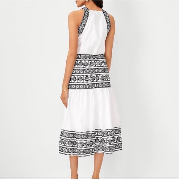 Ann Taylor Petite Embroidered Halter Midi Dress |
Size 0 - Picture 3 of 13